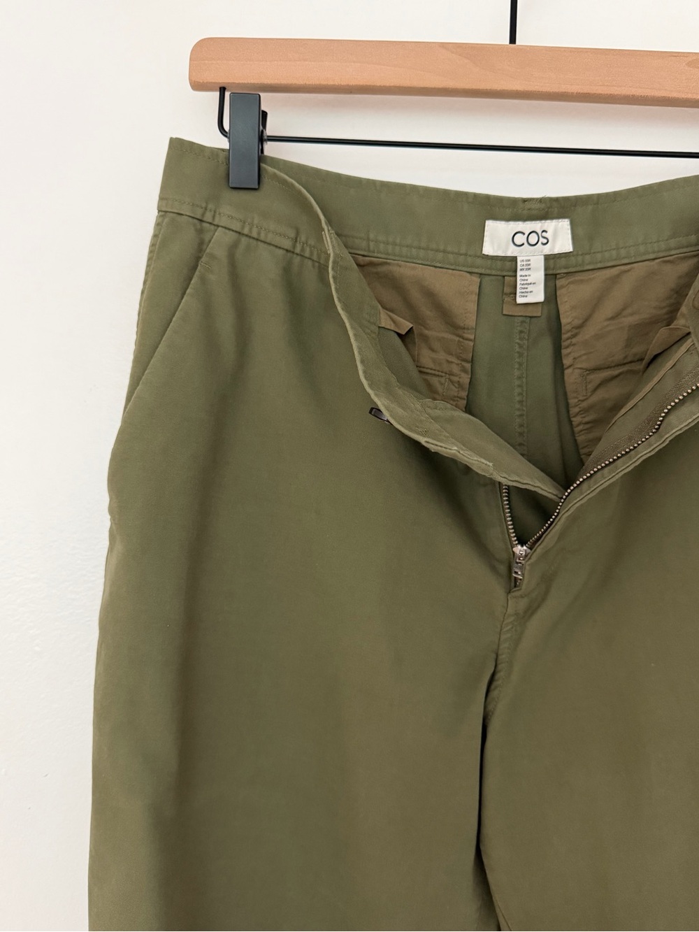 COS Men’s Barrel Chinos 33R - Picture 3 of 9